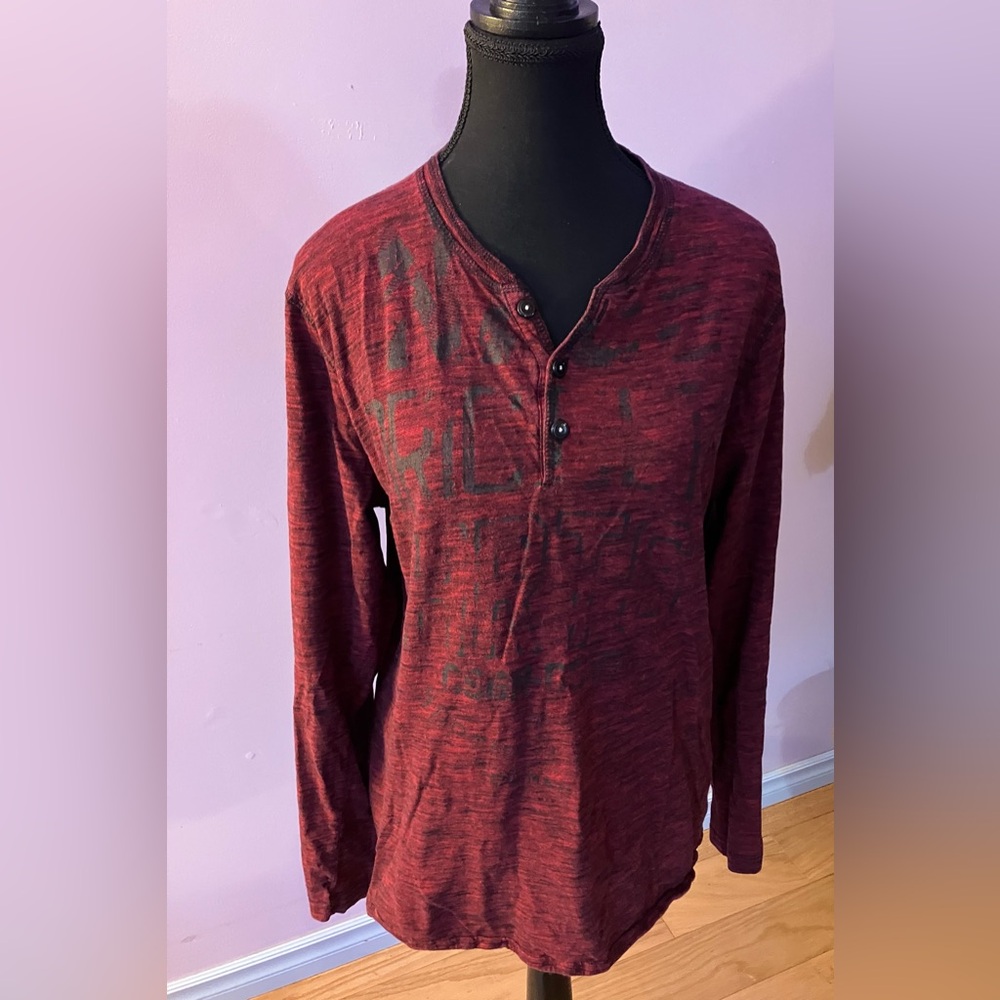 Mens long sleeved burgundy v-neck top Size M